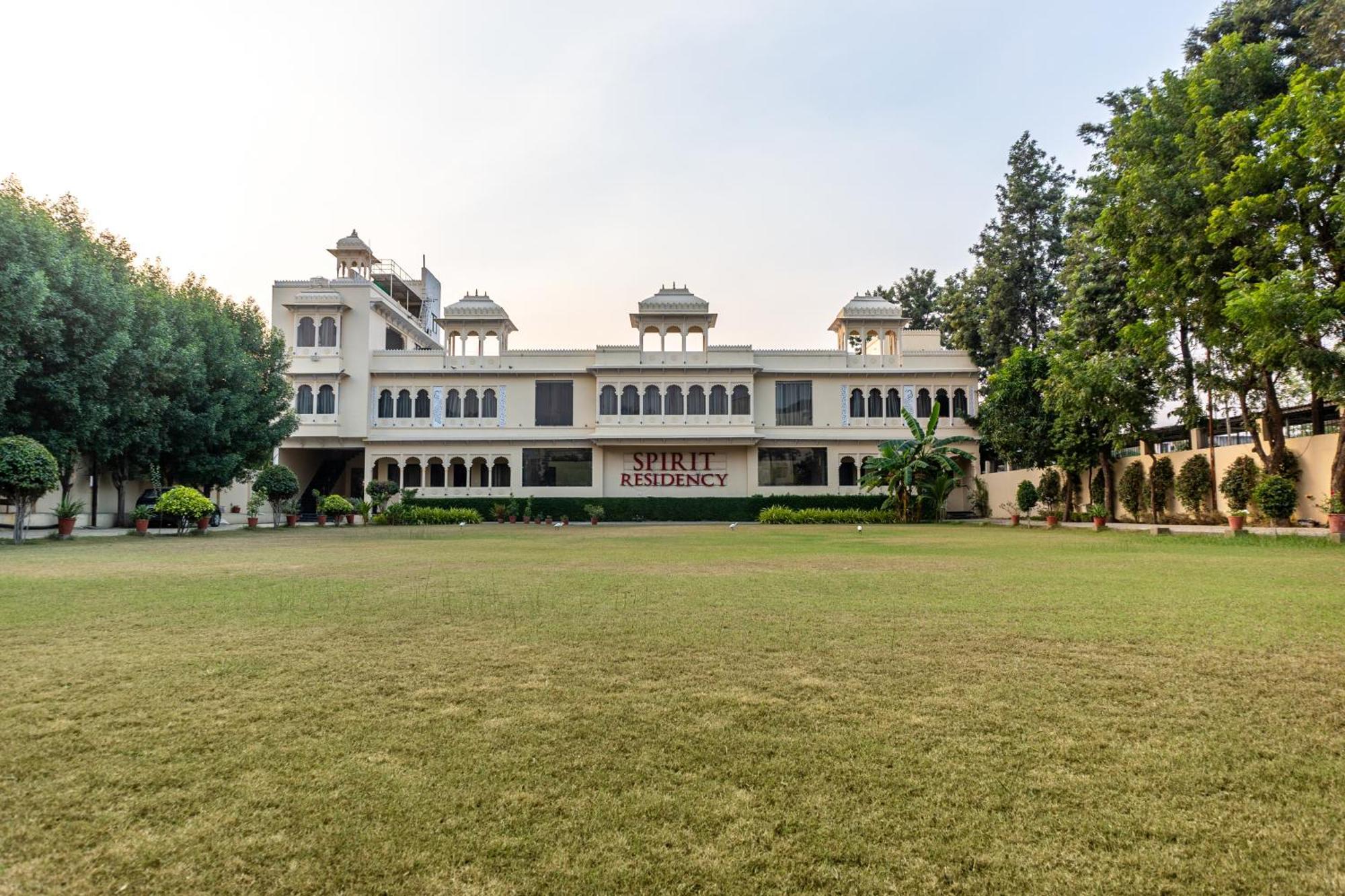 Treebo Spirit Residency Hotel Удайпур Екстериор снимка